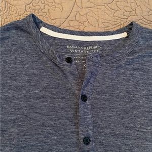Banana Republic “vintage tee”. Blue. Size XL. Made with Linen.